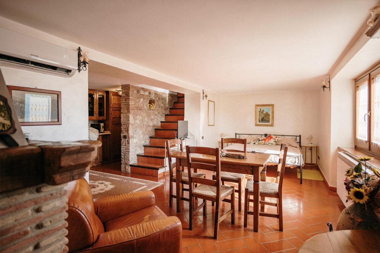Lago Del Turano - La Taverna Con Cucina Open Space E Free Wi-Fi Ascrea Exterior photo