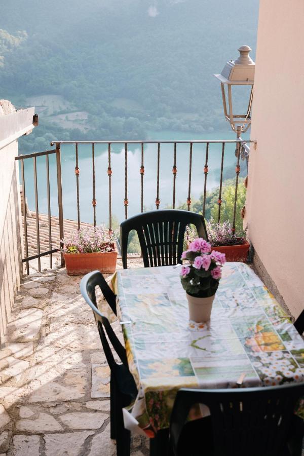Lago Del Turano - La Taverna Con Cucina Open Space E Free Wi-Fi Ascrea Exterior photo